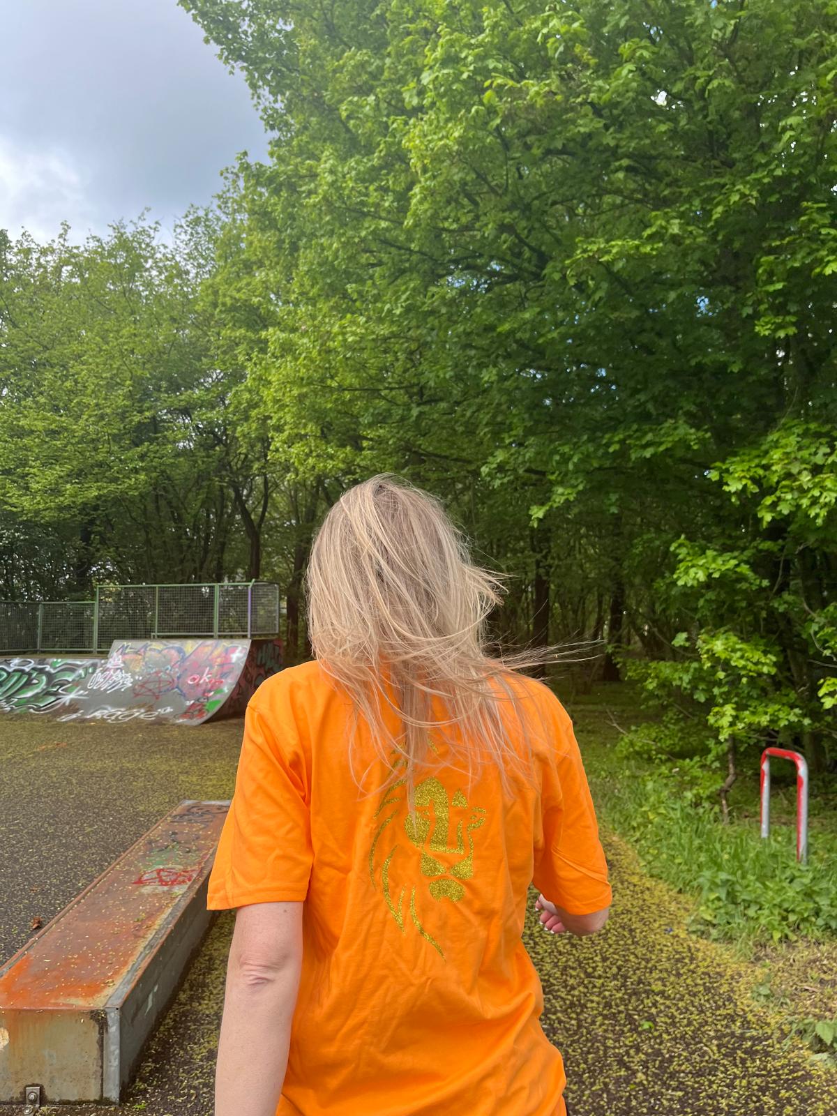 ORANGE T LION-GOLD